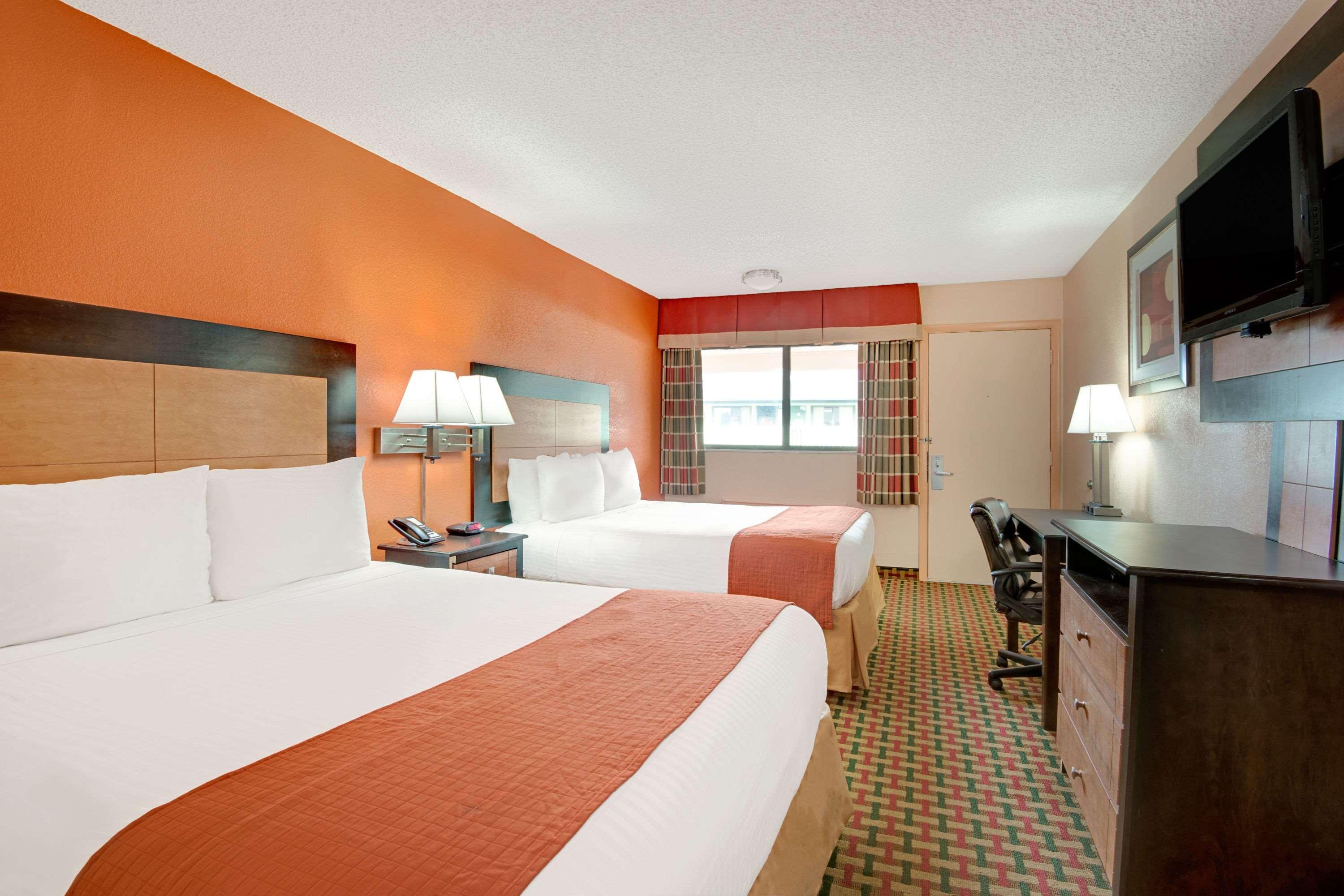 Days Inn By Wyndham Independence Exterior photo
