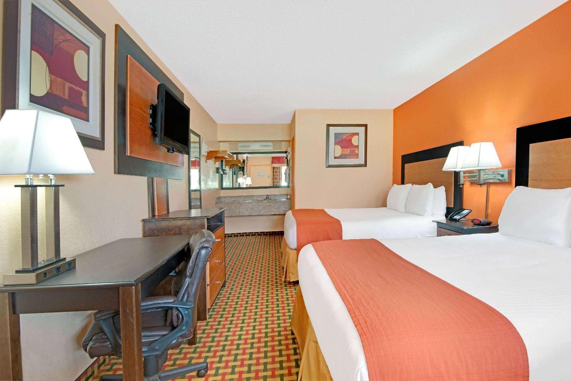 Days Inn By Wyndham Independence Exterior photo